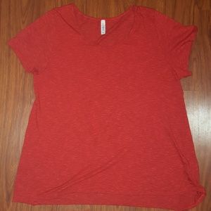 Nwot red with black heathered lines classic t