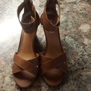 Steve Madden Leather Wedge size 9