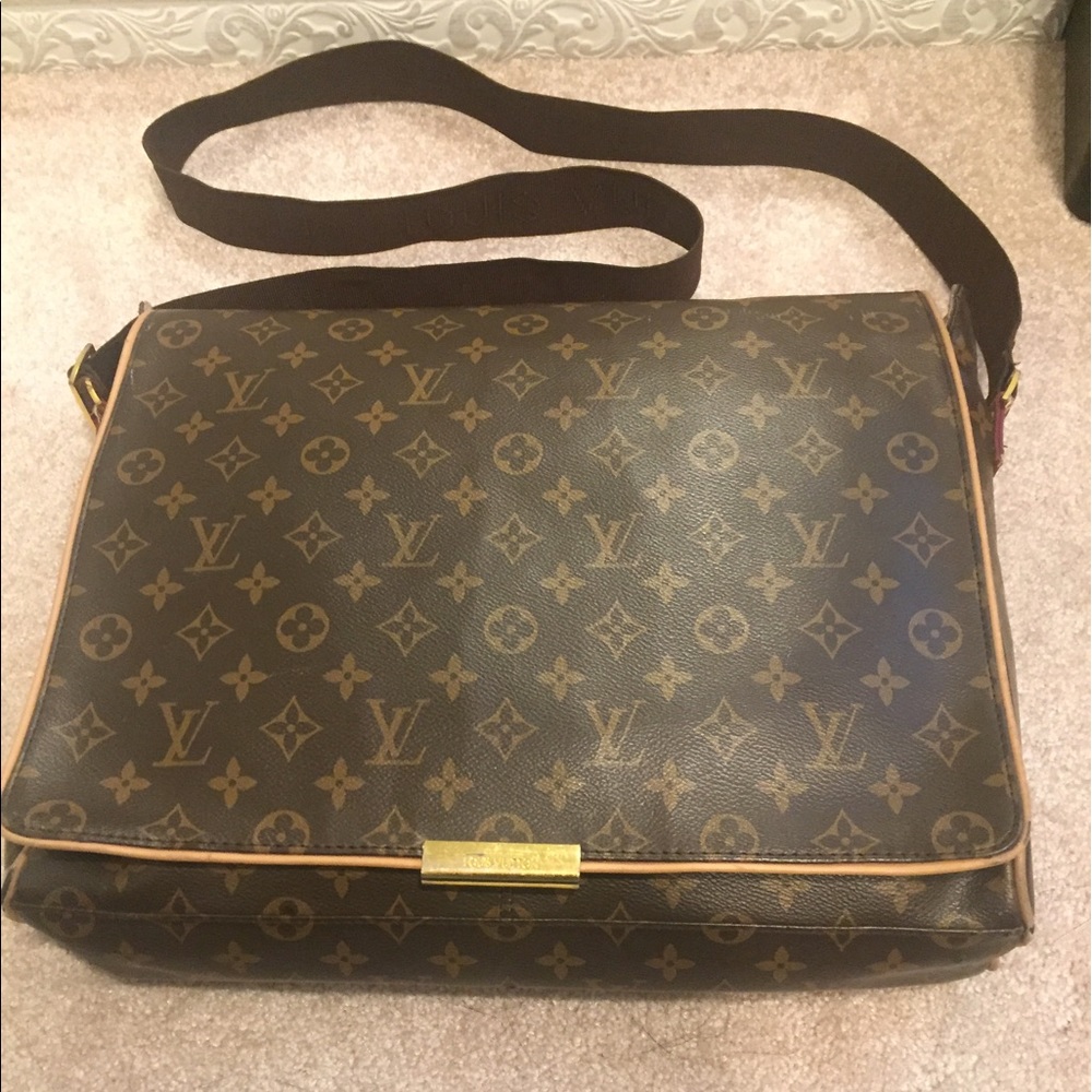 Louis Vuitton abbesses Messenger Bag