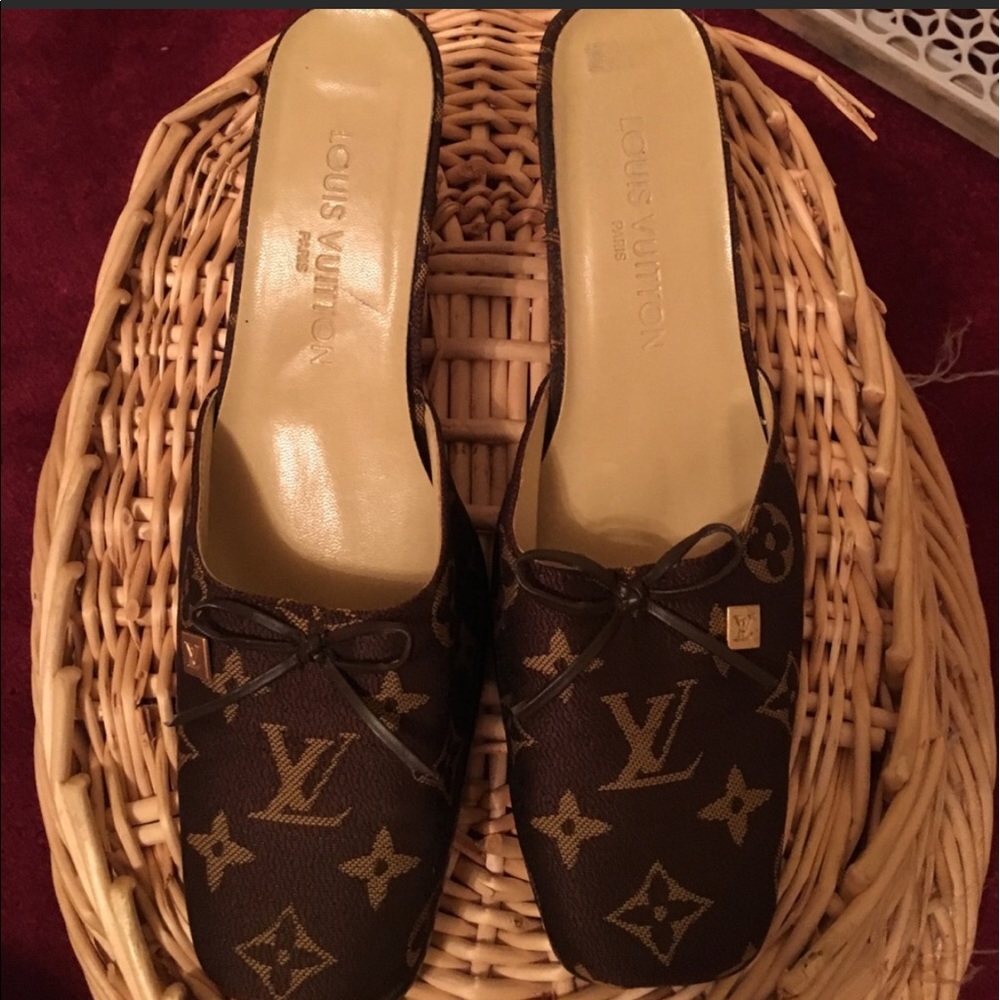 Beautiful size 8 lv shoes! Almost new!!!