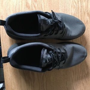 Patterned Nike Roche