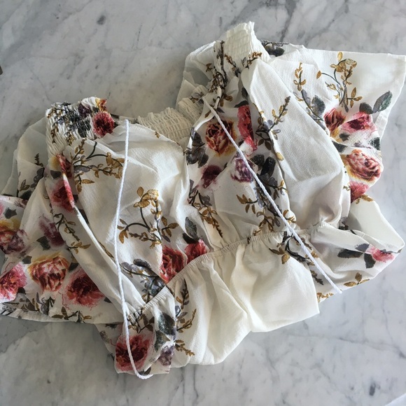 🌸 "Maci" ll Off-Shoulder V-Neck Floral Romper 🌸 - Picture 5 of 6