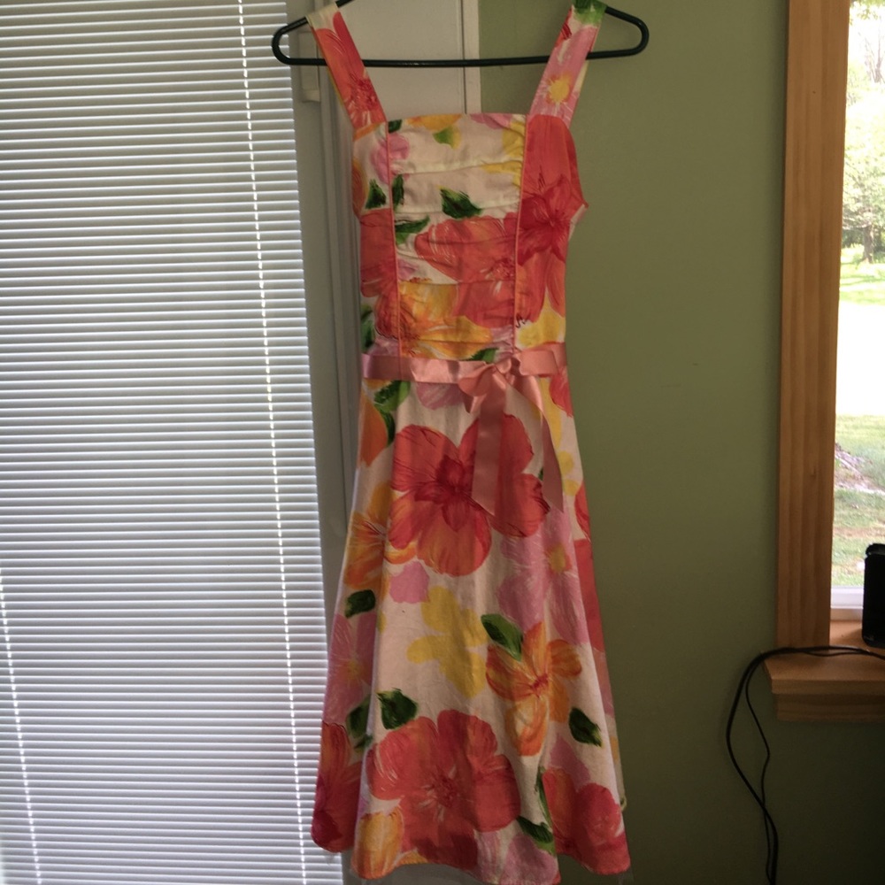 Pretty Floral Dress-Size 16