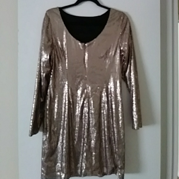 Sequin gold Kim Kardashian L dress - Picture 2 of 4
