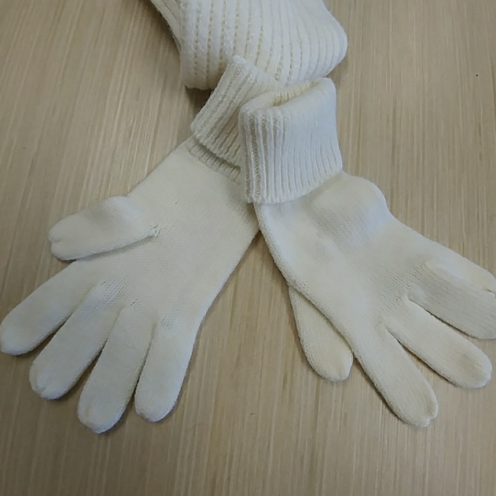 Ivory Scarf Mitten Set - Picture 3 of 3