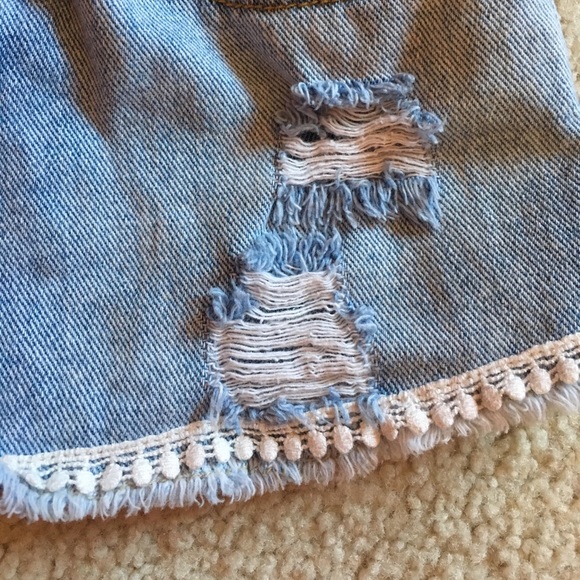 Light wash denim shorts - Picture 4 of 4