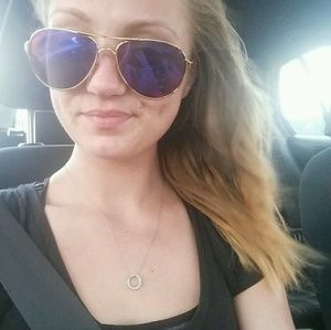 Meet your Posher, Becca