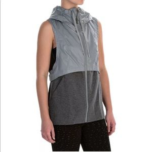 NWT Women's Under Armour Terry Running Vest Sz Lrg