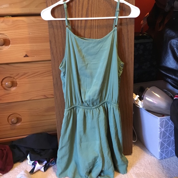 Francesca's green romper - Picture 3 of 3