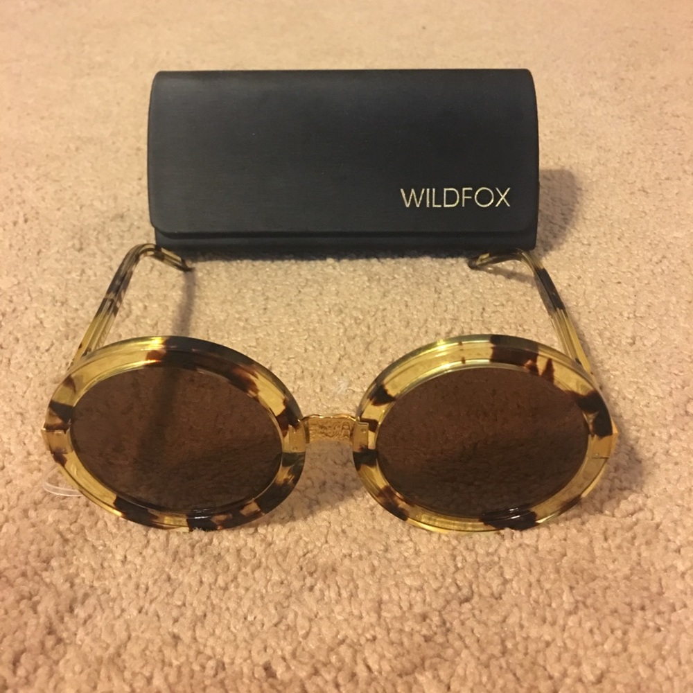 NEW NEVER BEEN WORN WILDFOX MALIBU SUNNGLASSES