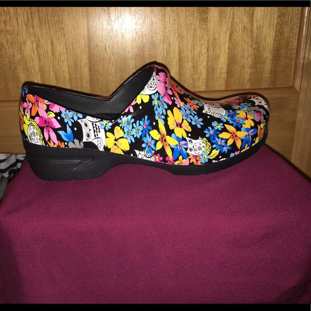 Nurse/CNA clog shoes *SIZE 9*