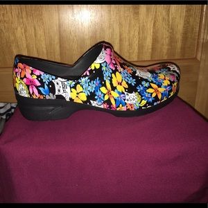 Nurse/CNA clog shoes *SIZE 9*