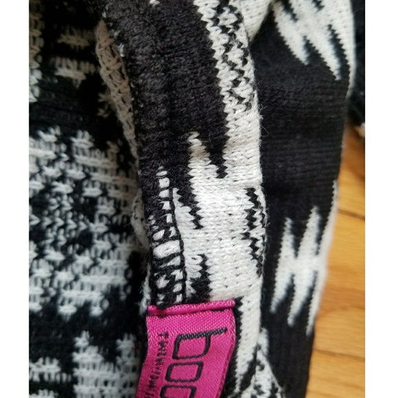 Lara Aztec Knitted Crop Top and Skirt Co-Ord Set - Picture 10 of 10