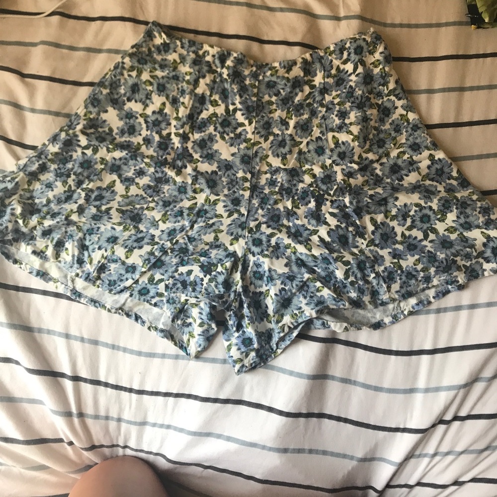 ⚡️FLASH SALE⚡️ FLORAL KIMCHI BLUE SHORTS