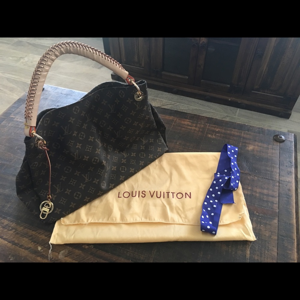 Louis Vuitton Hobo Bag
