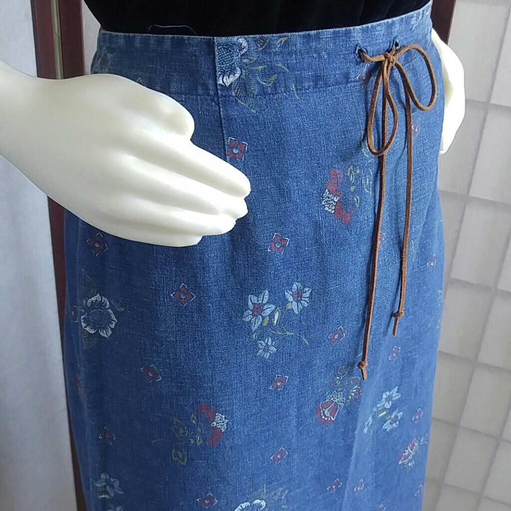 Skirt - Picture 2 of 8