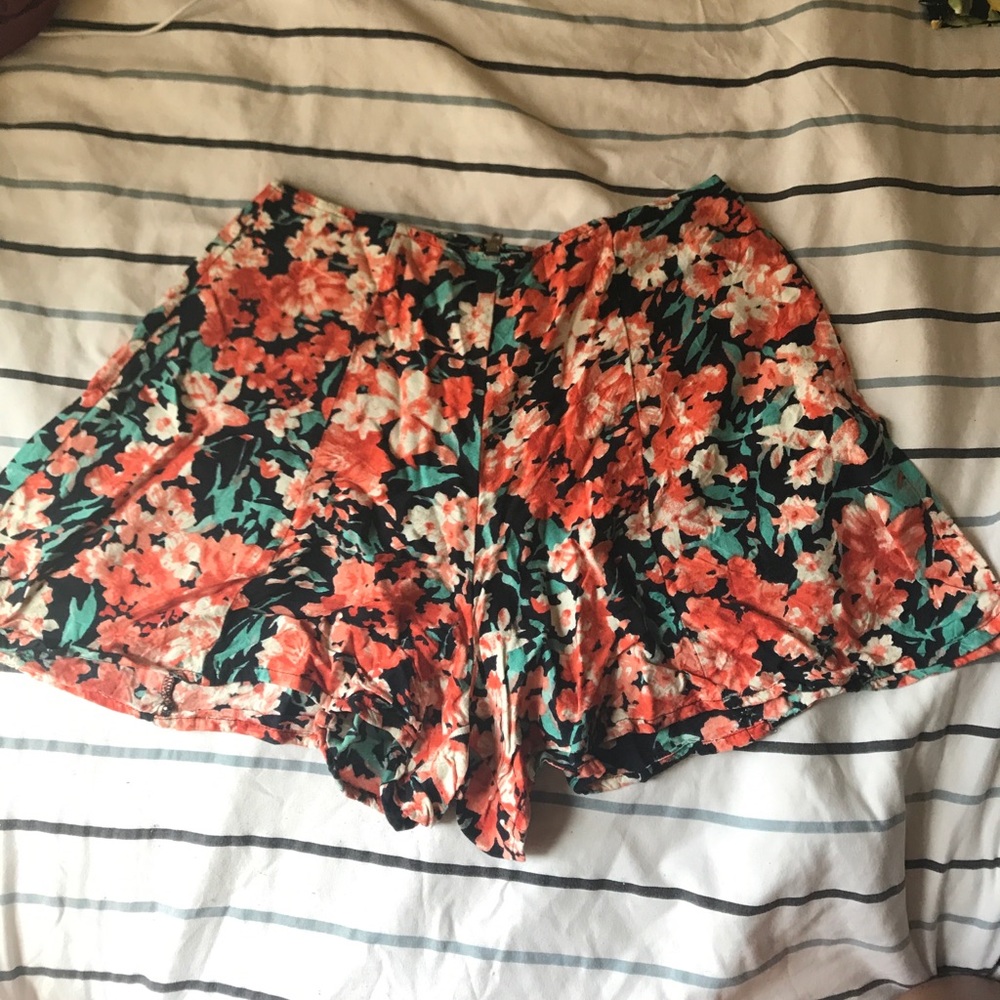 ⚡️FLASH SALE⚡️ FLORAL KIMCHI BLUE SHORTS