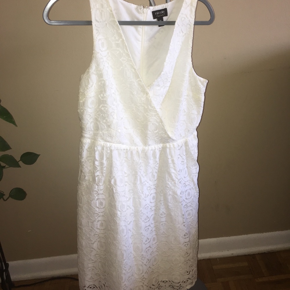 White laces dress