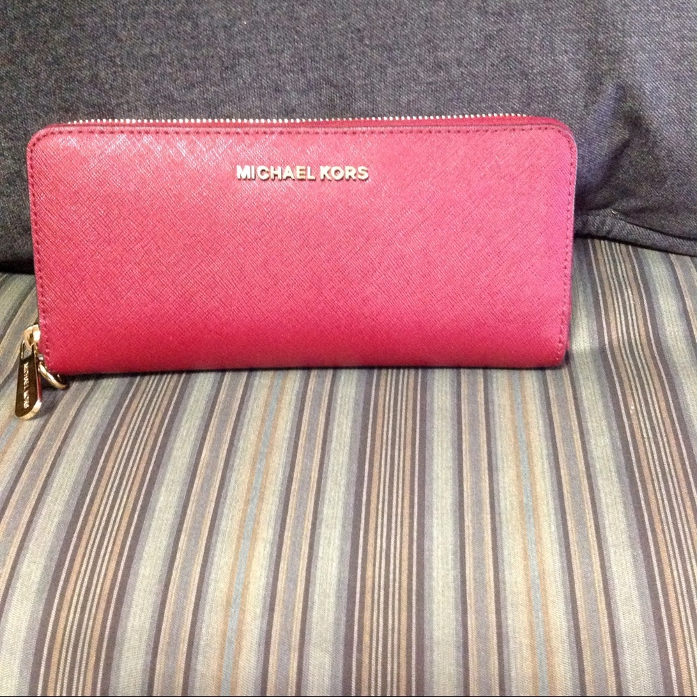 MICHAEL KORS WALLET.......SOLD