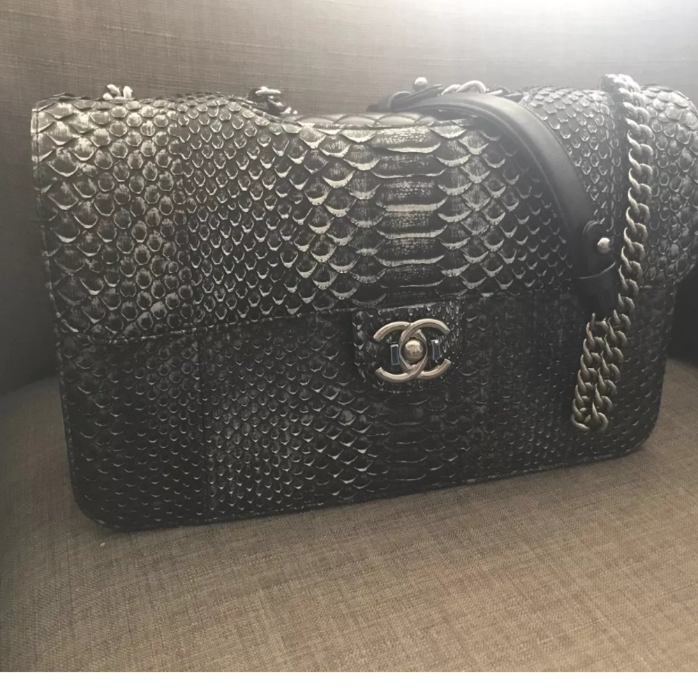 CHANEL HANDBAG