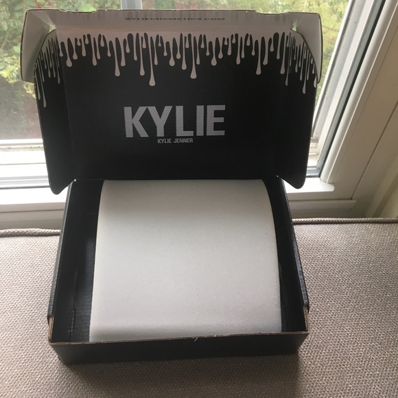 💘🖤💘🖤KYLIE COSMETICS GLOSS AND METALS💘🖤💘🖤 - Picture 7 of 7