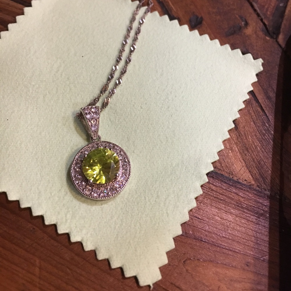 Sparkly peridot necklace