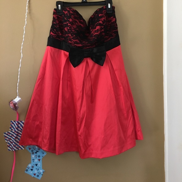 Forever 21 cocktail dress. A coral pink combo. - Picture 2 of 5