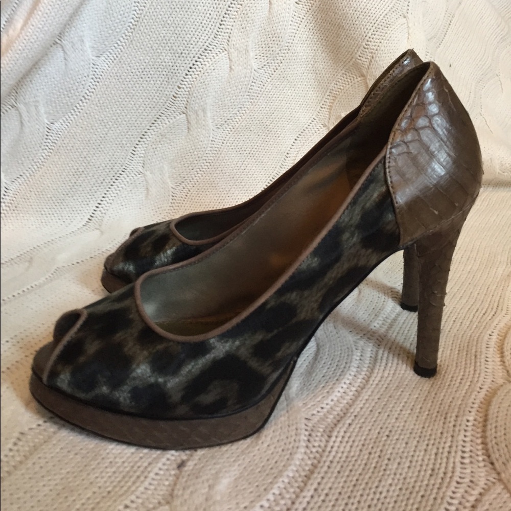 🔴 3/$15 B. Makowsky snakeskin/animal print heels