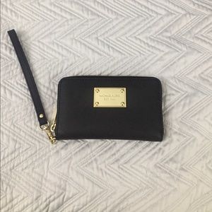 ONE DAY PRICE DROP...Michael Michael Kors Wristlet