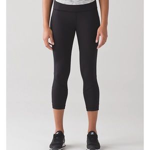 SOLD Lululemon pace rival crop