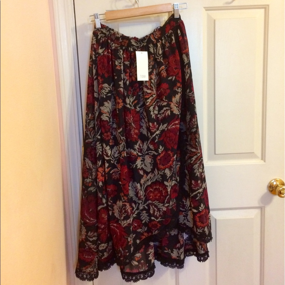 Beautiful NWT Tobi skirt!
