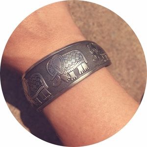 • Elephant Bracelet •