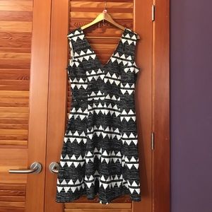 H&M stretch pattern dress