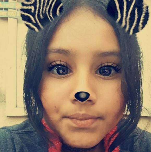 Meet your Posher, Itzel - Picture 2 of 3