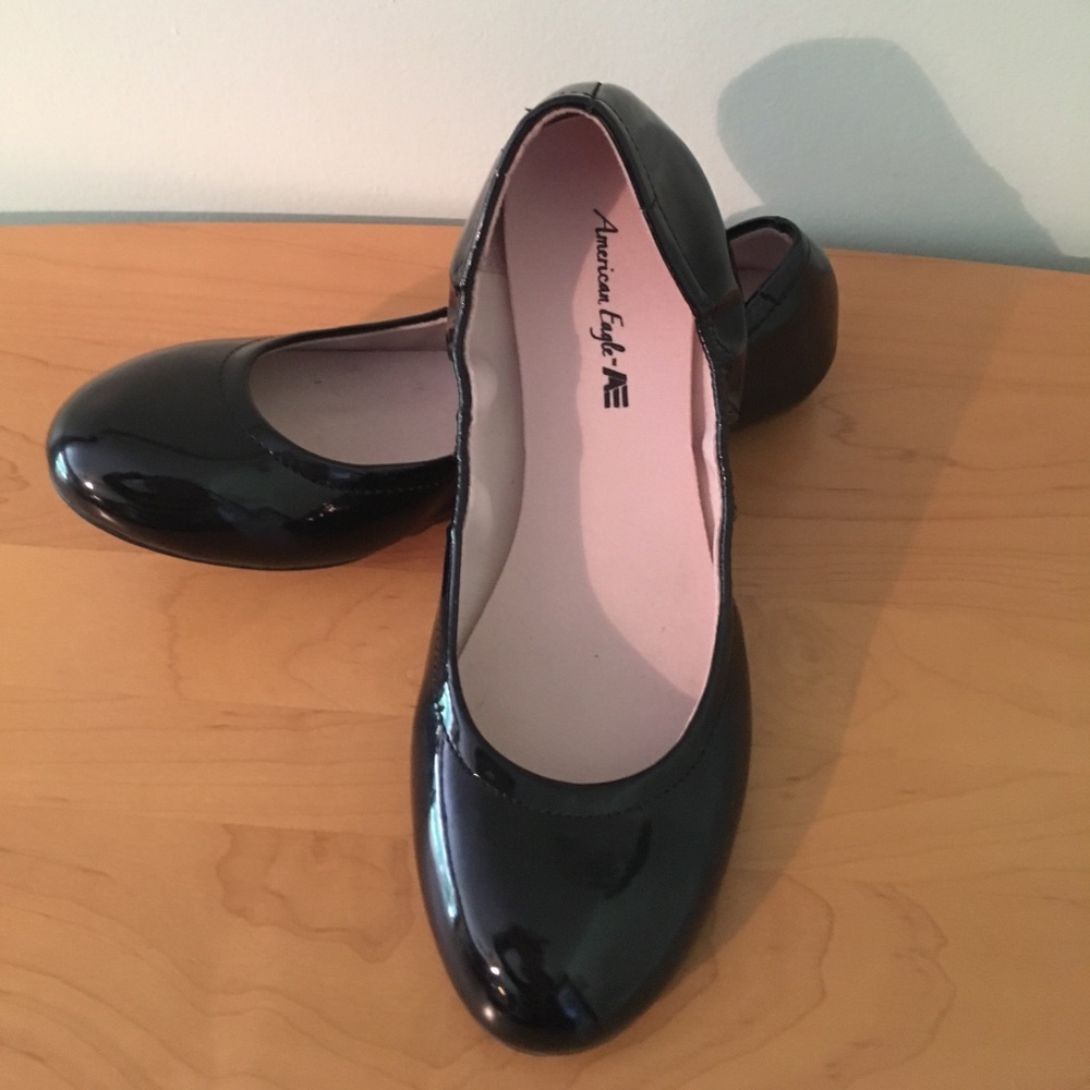 Black ballerina flats