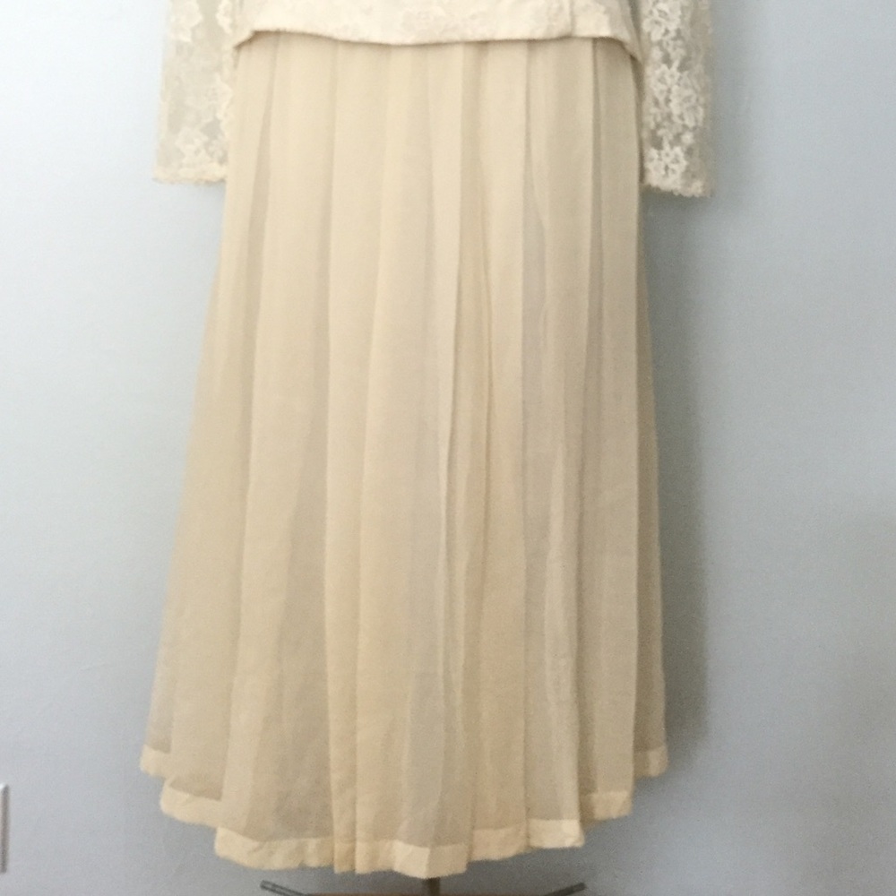 2-Piece Wedding Ensemble - Picture 5 of 7