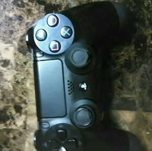 I am selling my PlayStation 4 controller cause is.
