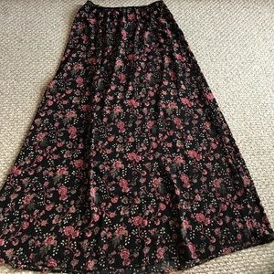 High waisted maxi skirt with great floral design