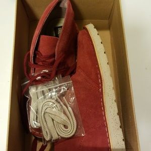Clark's Desert Aerial Cherry Suede size 6m