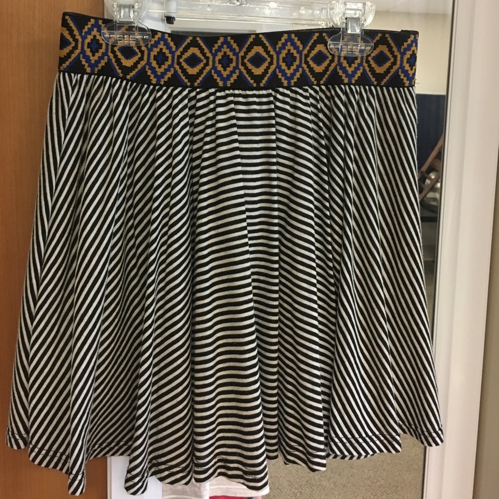 Cute striped skirt with elastic waistband