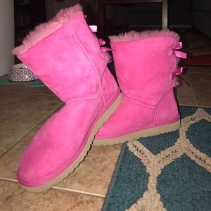 Ugg Bailey Bow in Hot Pink W11