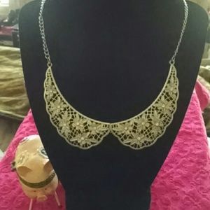 Peter pan collar necklace