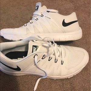 White Nike tennis shoes