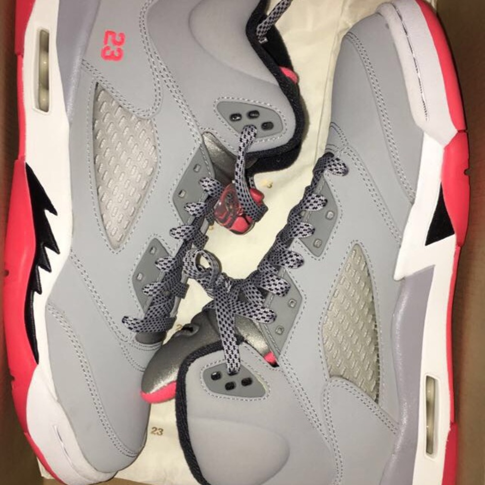 Jordan 5 "hot lava" size 9 DS