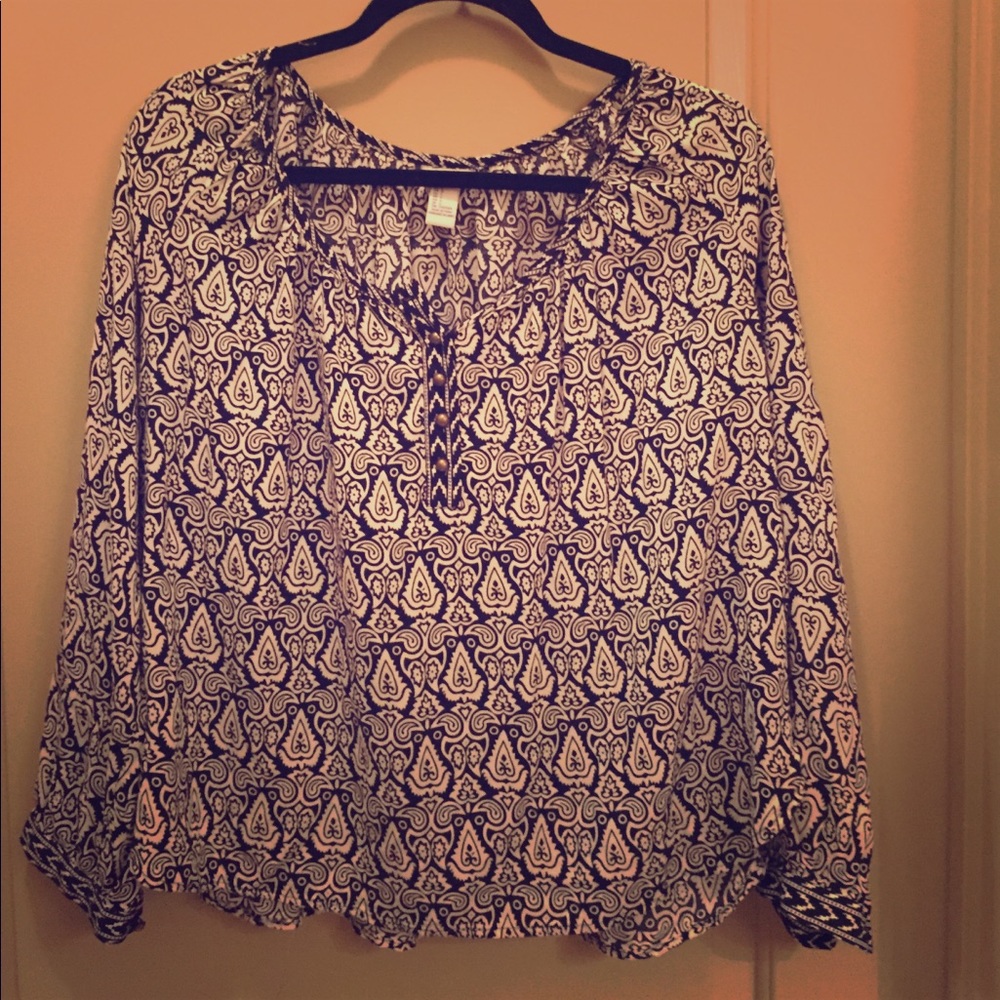 Long sleeve black & white top