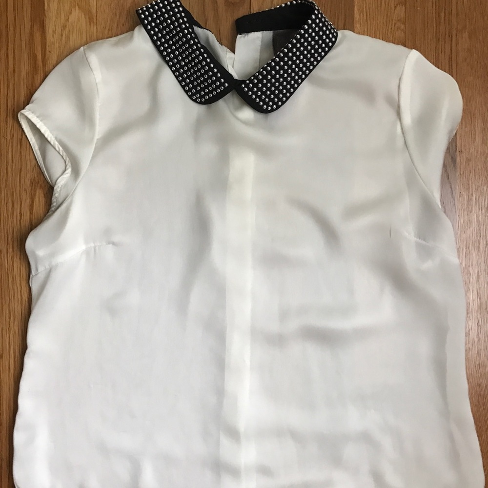 Silk shirt with bottoms on the back ✌️️