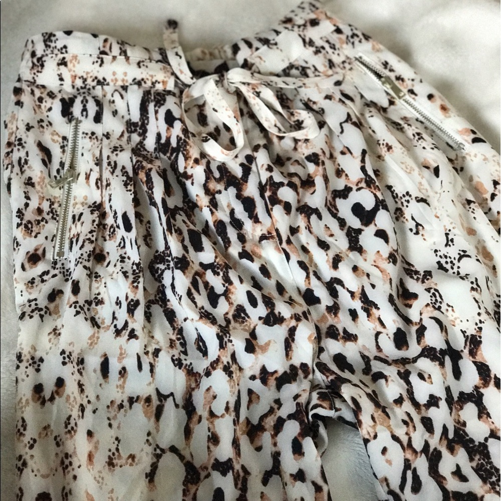 bebe | Printed Joggers |