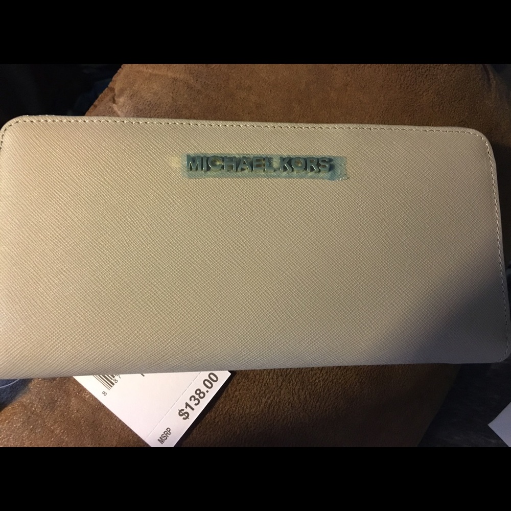 Pearl Grey Michael Kors Jet Set Wallet