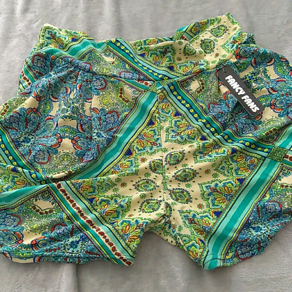 Soft Paisley​ detailed shorts