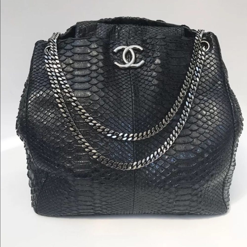 Chanel handbag - Picture 2 of 8